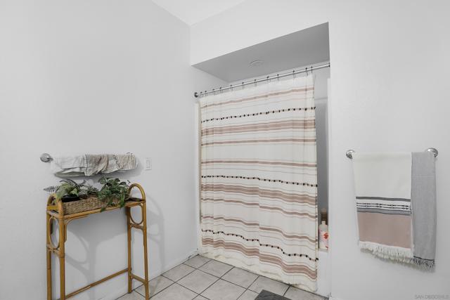 2311 State St, San Diego CA: https://media.crmls.org/mediaz/35faba91-c89d-4bac-9272-2691af9388bf.jpg