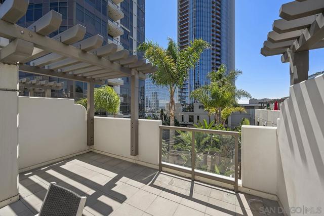700 W E Street, San Diego CA: https://media.crmls.org/mediaz/35fb842d-c4d1-4167-8384-7faed571055c.jpg