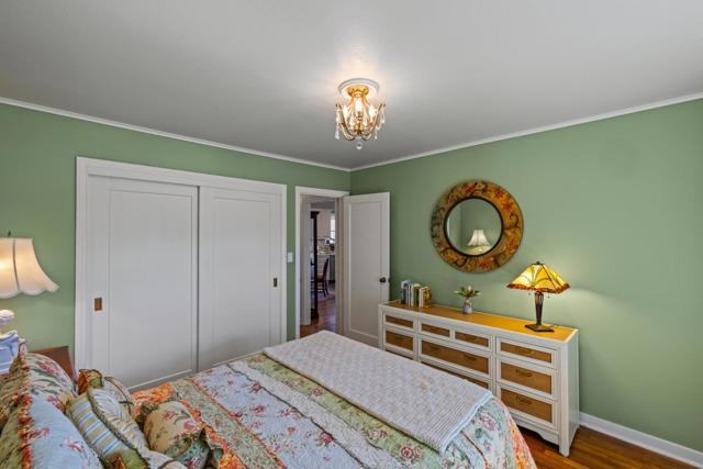 1022 Del Monte Boulevard, Pacific Grove CA: https://media.crmls.org/mediaz/35fc8804-6478-4079-8a02-58e348f35029.jpg