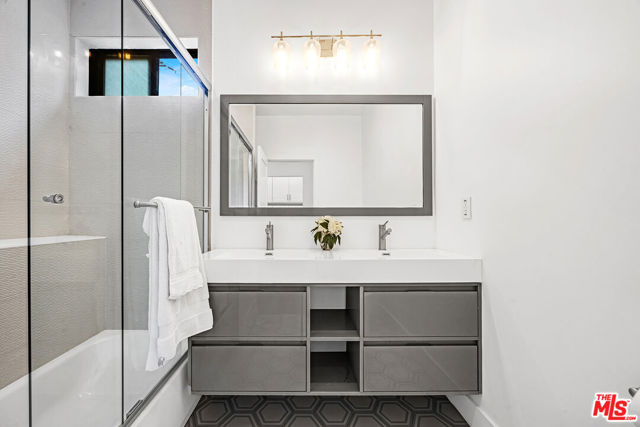 4841 Minden Place, Los Angeles CA: https://media.crmls.org/mediaz/35fd482e-b3e6-44ac-a382-c60010f19ba3.jpg