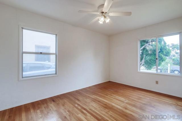 1354 Chalcedony St, San Diego CA: https://media.crmls.org/mediaz/35fd4cc3-9a5f-44ac-b3ab-d8c6ce0ca2c5.jpg