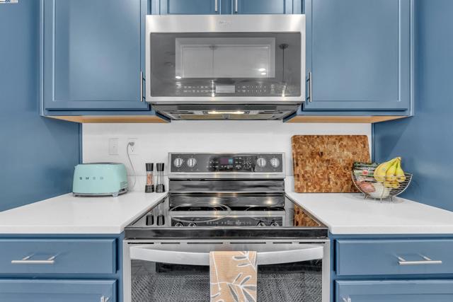 2866 Crusader st, Alameda CA: https://media.crmls.org/mediaz/35fdf3cf-d34d-4878-9529-62f3eb2c7325.jpg