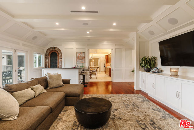 3819 Vista Linda Drive, Encino CA: https://media.crmls.org/mediaz/35fec174-4166-4c86-b5ea-84459650e9d3.jpg