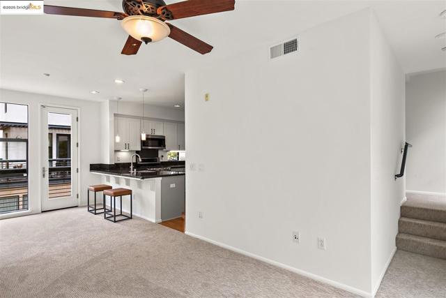 121 City Limits Cir, Emeryville CA: https://media.crmls.org/mediaz/35fed4d2-fd74-45e7-be95-e18b47847b18.jpg