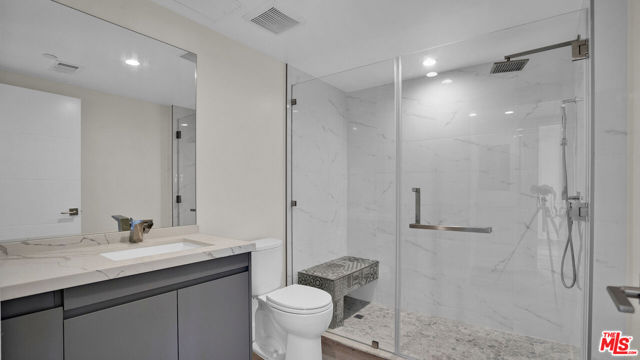 846 S Mariposa Avenue, Los Angeles CA: https://media.crmls.org/mediaz/35ff51dc-336a-472a-85de-a06d8b5b196d.jpg