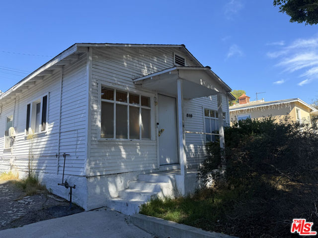 819 Pier Avenue photo 4