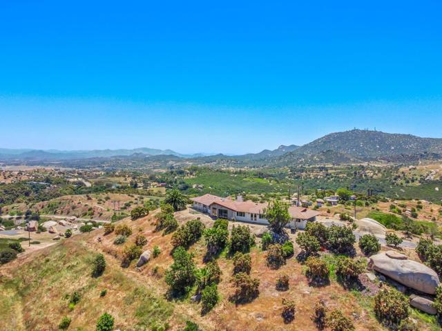 16641 Eagles Crest Rd, Ramona CA: https://media.crmls.org/mediaz/35ff97b3-f8cb-4e6c-8cb2-9d0e0267055e.jpg