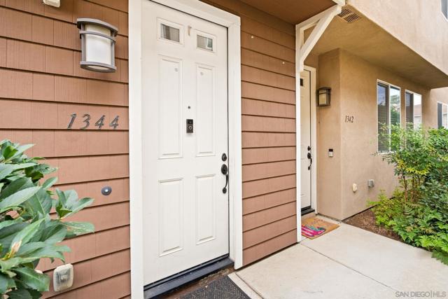 1344 Shoshone Falls Drive, Ramona CA: https://media.crmls.org/mediaz/3600488f-0f3f-42ea-ac0a-e6930b6164cd.jpg