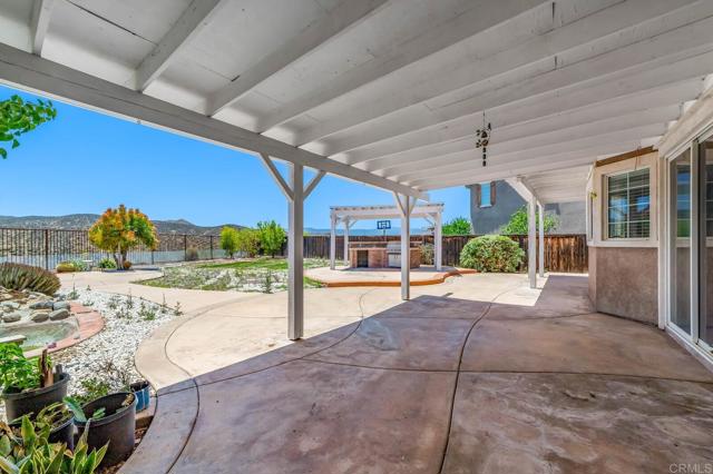 41013 Sunsprite St, Lake Elsinore CA: https://media.crmls.org/mediaz/3600d04e-07e0-4c2d-935f-5b54a410d625.jpg