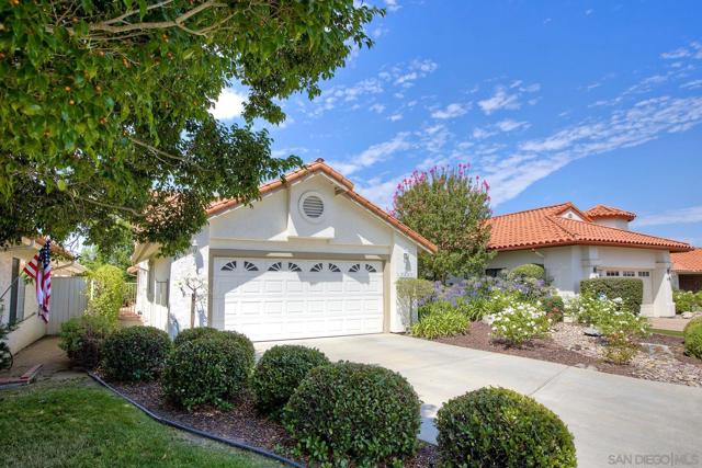 1089 Ridge Heights Dr, Fallbrook CA: https://media.crmls.org/mediaz/36010093-cfb8-4639-a1dd-ac0517337bc9.jpg