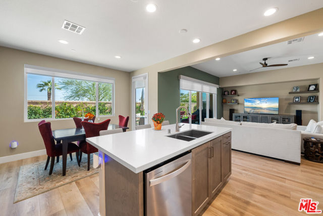 81975 Via San Clemente, La Quinta CA: https://media.crmls.org/mediaz/360108f7-6864-48b9-870d-50d165fa40dd.jpg