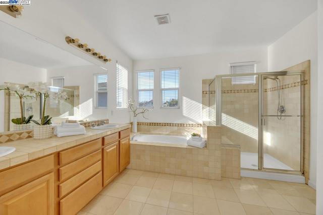 1508 Whispering Oaks Way, Pleasanton CA: https://media.crmls.org/mediaz/36024a0b-f443-49ce-9632-72b7182f837b.jpg