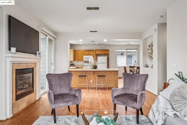 1861 Parkside Dr, Concord CA: https://media.crmls.org/mediaz/36024a87-51e7-4ae5-a9c7-70cce3746cad.jpg