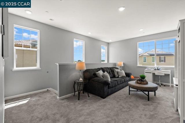 405 Avanti Way, Oakley CA: https://media.crmls.org/mediaz/3602812c-c4bf-4307-8de5-58205afd9e1a.jpg
