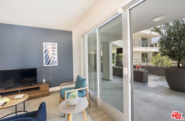 521 W Colorado Street, Glendale CA: https://media.crmls.org/mediaz/36028954-24bd-4630-a6ce-cc77bb156abe.jpg