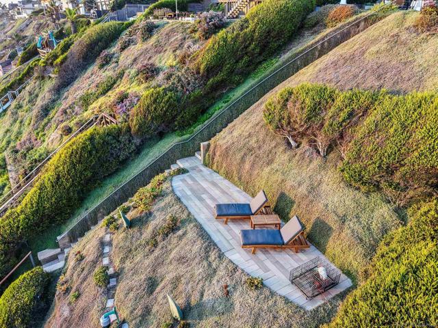 1230 Neptune Ave, Encinitas CA: https://media.crmls.org/mediaz/36029e51-8158-40a6-9987-28582d9c993b.jpg