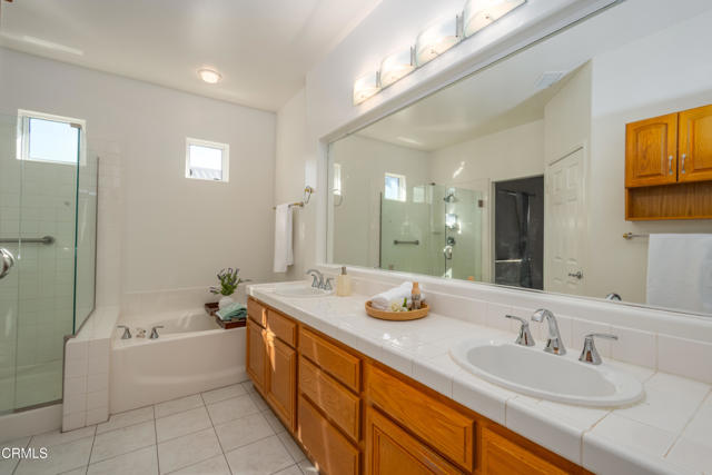 Detail Gallery Image 16 of 37 For 279 Camino Toluca, Camarillo,  CA 93010 - 3 Beds | 3 Baths