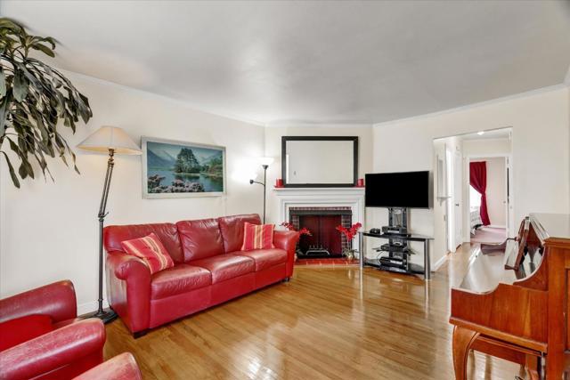 333 Elliot Street, San Francisco CA: https://media.crmls.org/mediaz/3603af9d-a270-446b-90ed-587b3bf23880.jpg