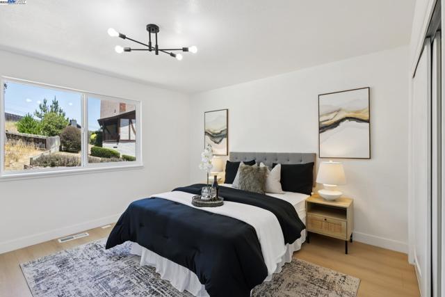 1218 Lattie Ln, Mill Valley CA: https://media.crmls.org/mediaz/3603b7c2-15ee-4d9e-8d70-03cc2512e6b8.jpg