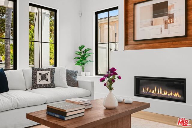 4153 Vantage Avenue, Studio City CA: https://media.crmls.org/mediaz/3603d841-ea4d-48c8-befe-2680df54edfd.jpg