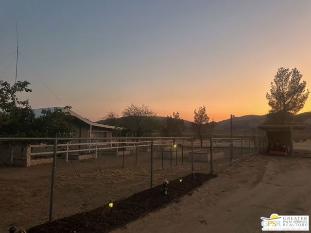 31750 Selmadolph Street, Lucerne Valley CA: https://media.crmls.org/mediaz/3603f6f3-d44a-4e82-9100-e6977a338605.jpg