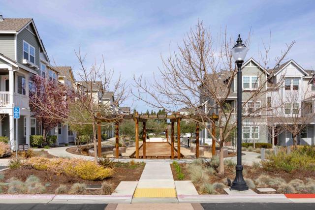 259 Orbit Way, Mountain View CA: https://media.crmls.org/mediaz/36045f83-eb89-4e81-bf97-f2ef5339dff4.jpg