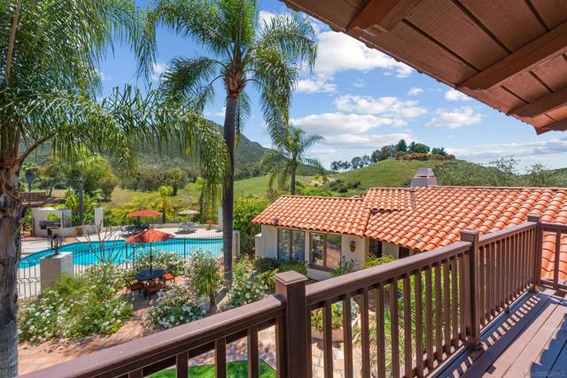 17156 Dos Hermanos, Poway CA: https://media.crmls.org/mediaz/360464dc-caa1-4497-9a23-650f3ad79855.jpg