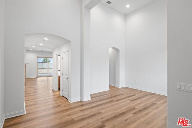 3719 Pathway Court, Bakersfield CA: https://media.crmls.org/mediaz/3604c87d-cad7-41c5-be80-84ffd864387b.jpg