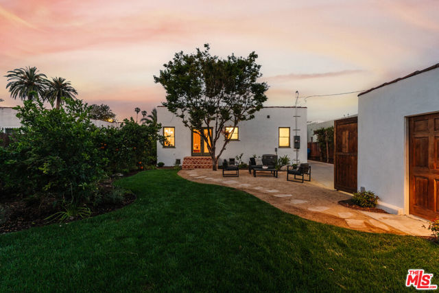 3029 S Norton Avenue, Los Angeles CA: https://media.crmls.org/mediaz/3604d317-a6d9-49f7-99f5-66d50107938c.jpg