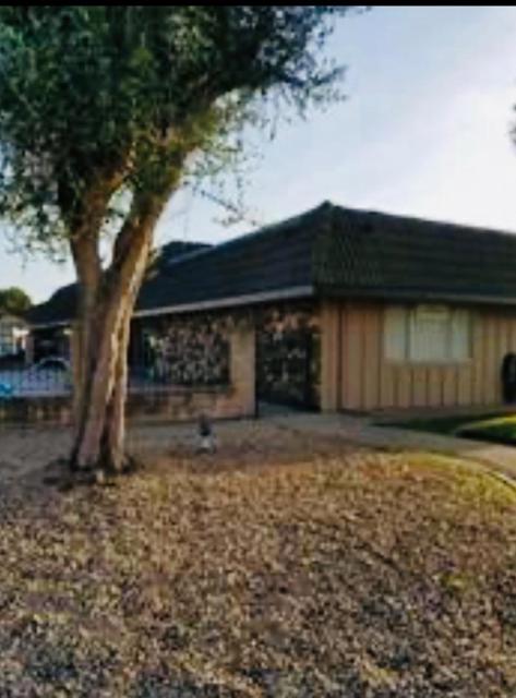 20 Russell Road, Salinas CA: https://media.crmls.org/mediaz/3604e564-c099-4f7f-b1d8-641aff99913d.jpg