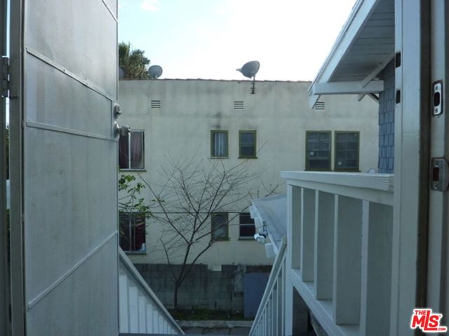 1330 Crenshaw Boulevard, Los Angeles CA: https://media.crmls.org/mediaz/36051546-7845-4697-ab78-a74d7b0632f2.jpg