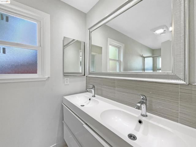2579 Bishop Ave, Fremont CA: https://media.crmls.org/mediaz/360606e2-13f3-4167-a902-f79a8ebbe873.jpg