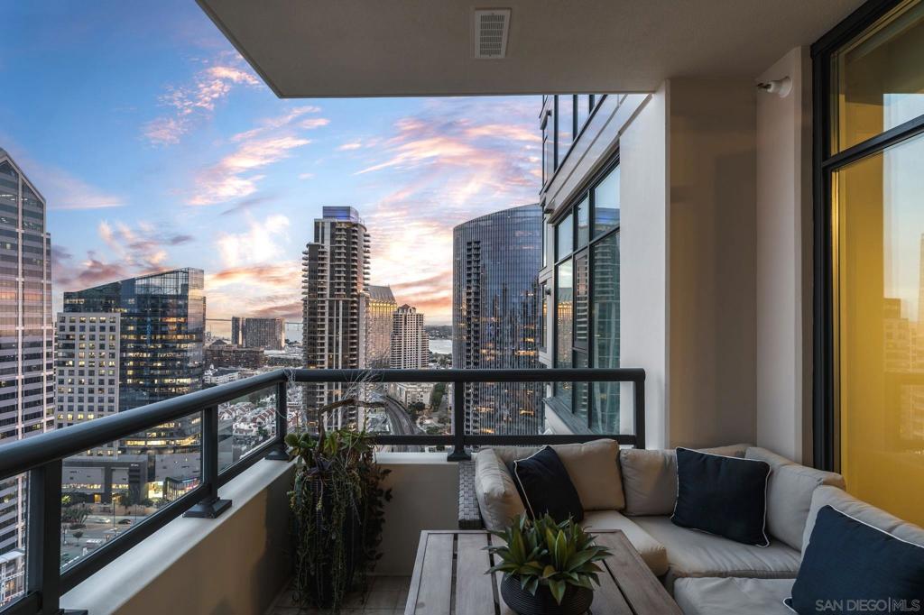 1199 Pacific Hwy #2903