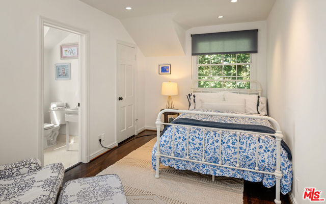850 Birchwood Drive, Los Angeles CA: https://media.crmls.org/mediaz/36061dac-448d-46f4-a0a6-83d6f66b2029.jpg