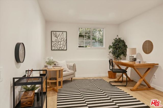 2467 Silver Ridge Avenue, Los Angeles CA: https://media.crmls.org/mediaz/36063924-2b3e-4522-aafd-645c3c4fb6a1.jpg