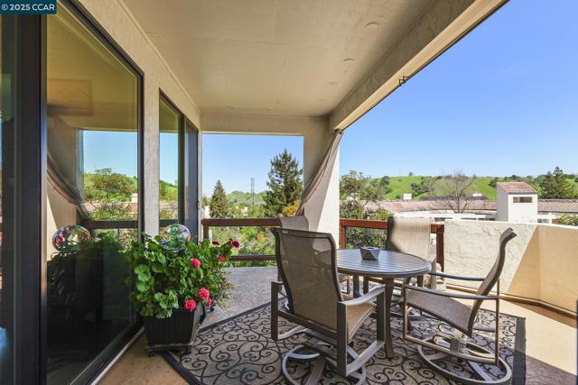 3622 Terra Granada Dr, Walnut Creek CA: https://media.crmls.org/mediaz/36065e8b-fdfd-48af-81f4-fb9d69954248.jpg