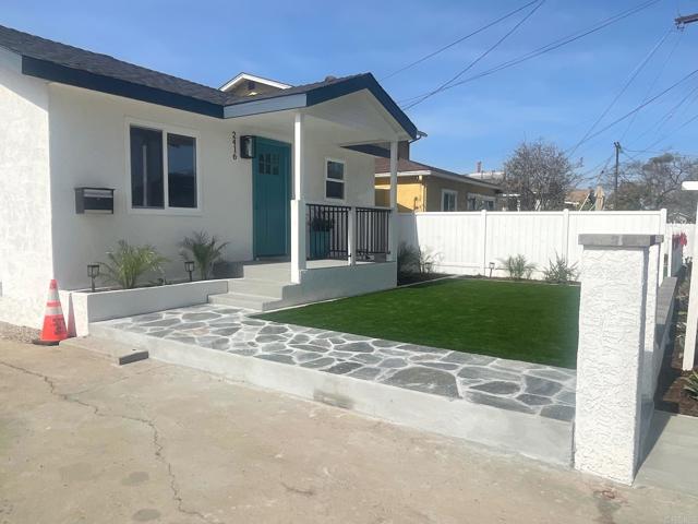 Detail Gallery Image 2 of 16 For 2416 Shamrock St, San Diego,  CA 92105 - 3 Beds | 2 Baths