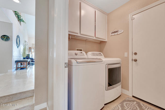 4542 Skidmore Court, Moorpark CA: https://media.crmls.org/mediaz/3606d529-8b08-498c-b0aa-530ad8e816fd.jpg