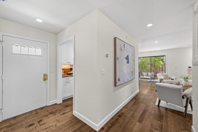 163 Gladys Ave, Mountain View CA: https://media.crmls.org/mediaz/36074c24-8da9-4b6f-b91d-b5d9fd04ebd1.jpg