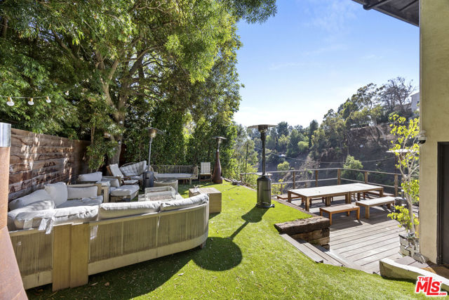 1311 Braeridge Drive, Beverly Hills CA: https://media.crmls.org/mediaz/36074d18-10c0-46b0-848d-b5e81bb42c95.jpg