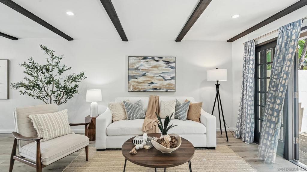 8680 Villa La Jolla Dr #4