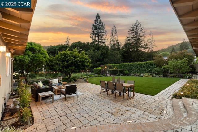 23 Lost Valley Dr, Orinda CA: https://media.crmls.org/mediaz/3607806a-27d6-4a56-8e94-9ab9ddc51f74.jpg