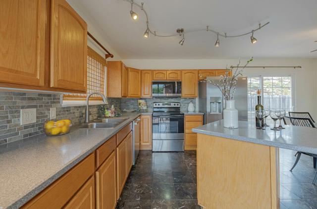 9 Harrow Court, Seaside CA: https://media.crmls.org/mediaz/36082f93-50c8-43b1-91bf-b7293c556600.jpg