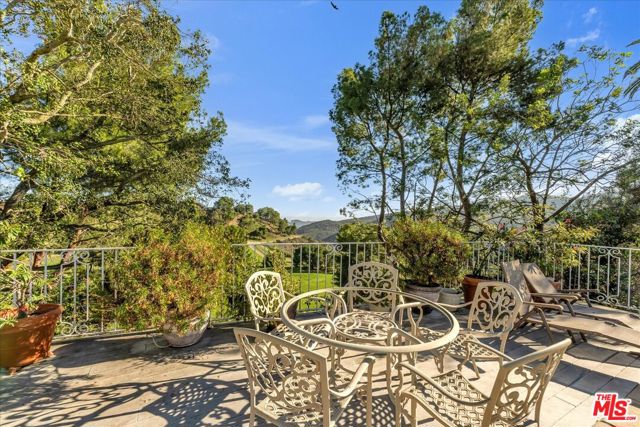 Drew Fenton | 16560 Park Lane Circle Los Angeles CA | MLS: 7286867