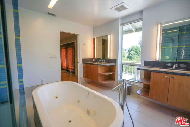 19616 Pine Valley Avenue, Porter Ranch CA: https://media.crmls.org/mediaz/3609072c-527d-427e-908a-0dbe39526909.jpg