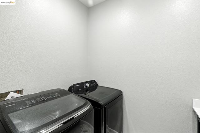 536 Aster St, Vacaville CA: https://media.crmls.org/mediaz/360908e9-ac79-4669-b514-43e98cfcf5dc.jpg