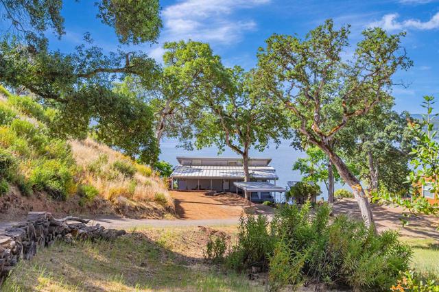 12340 Lakeshore Drive, Clearlake CA: https://media.crmls.org/mediaz/3609521a-48dd-45b9-9b5d-c4f4bb2abcc1.jpg