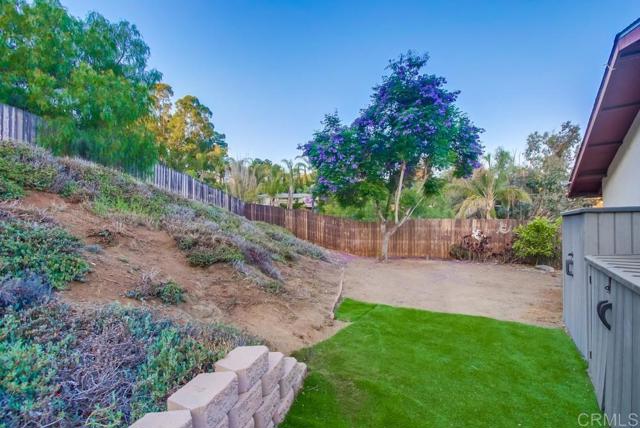 444 Victoria Place, Vista CA: https://media.crmls.org/mediaz/360a43e4-aa90-4433-b9de-5a337a89a200.jpg