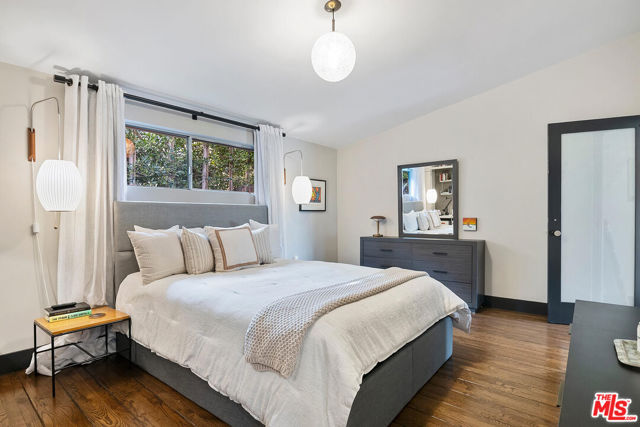 3631 Buena Park Drive, Studio City CA: https://media.crmls.org/mediaz/360a49d9-a62e-43c3-be8d-aa67c9e28171.jpg