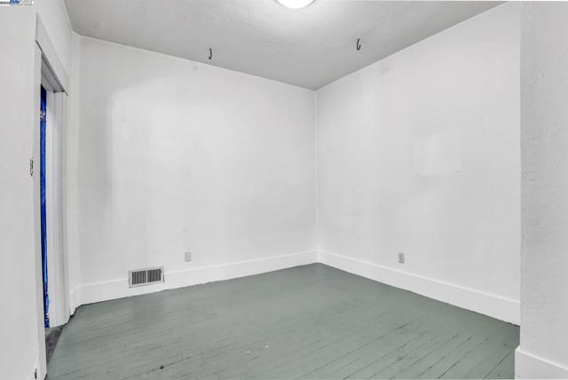 Image 11 of 51 For 227 Orange Street